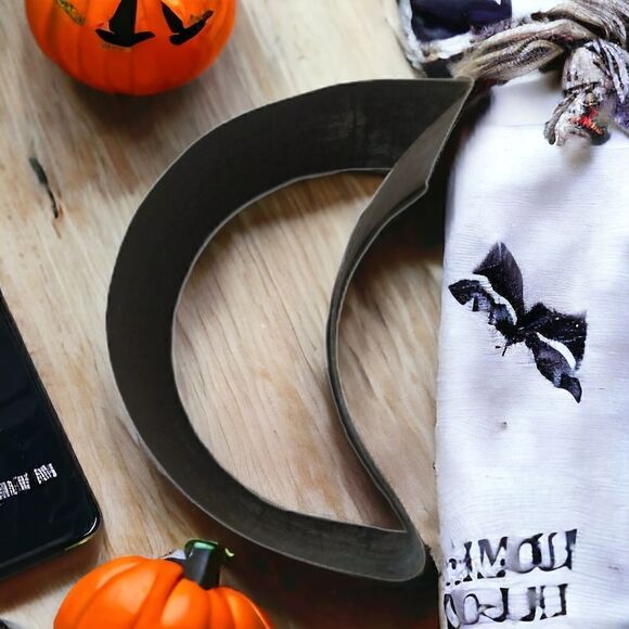 Antique Tin Crescent Moon Cookie Cutter Primitive Soldered Patina Farmhouse Vtg - Picture 1 of 12